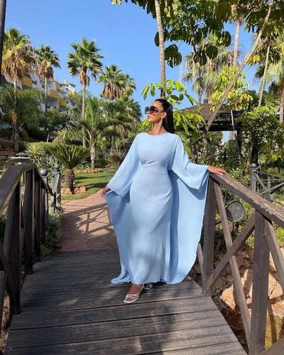 Elegantes Kleid mit Rundhalsausschnitt und hoher Taille