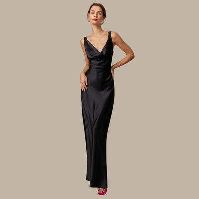 Elegantes Langes Kleid mit Fließendem Ausschnitt