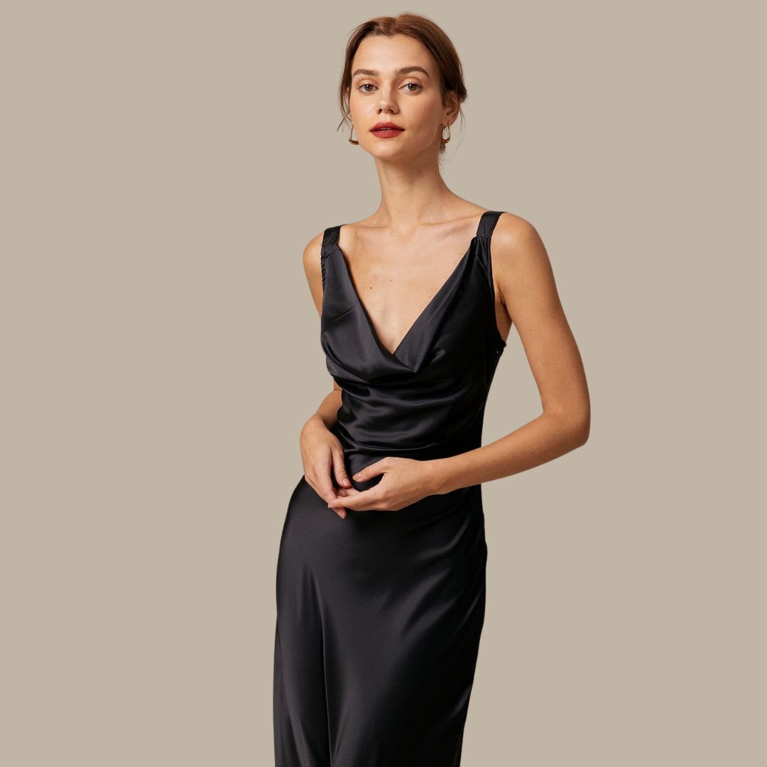 Elegantes Langes Kleid mit Fließendem Ausschnitt
