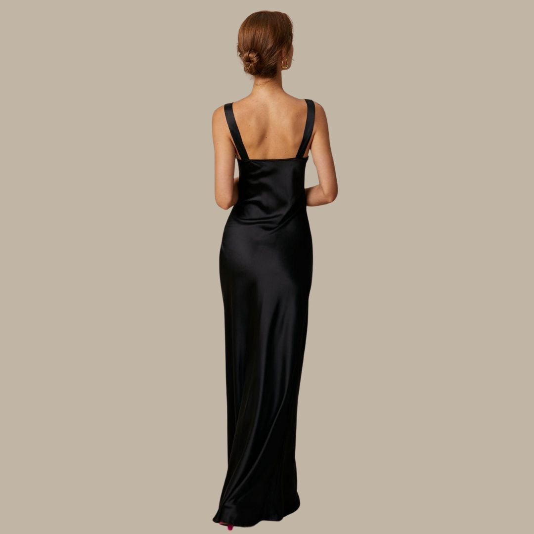 Elegantes Langes Kleid mit Fließendem Ausschnitt
