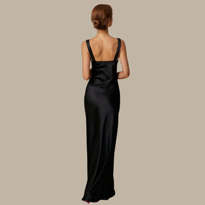 Elegantes Langes Kleid mit Fließendem Ausschnitt