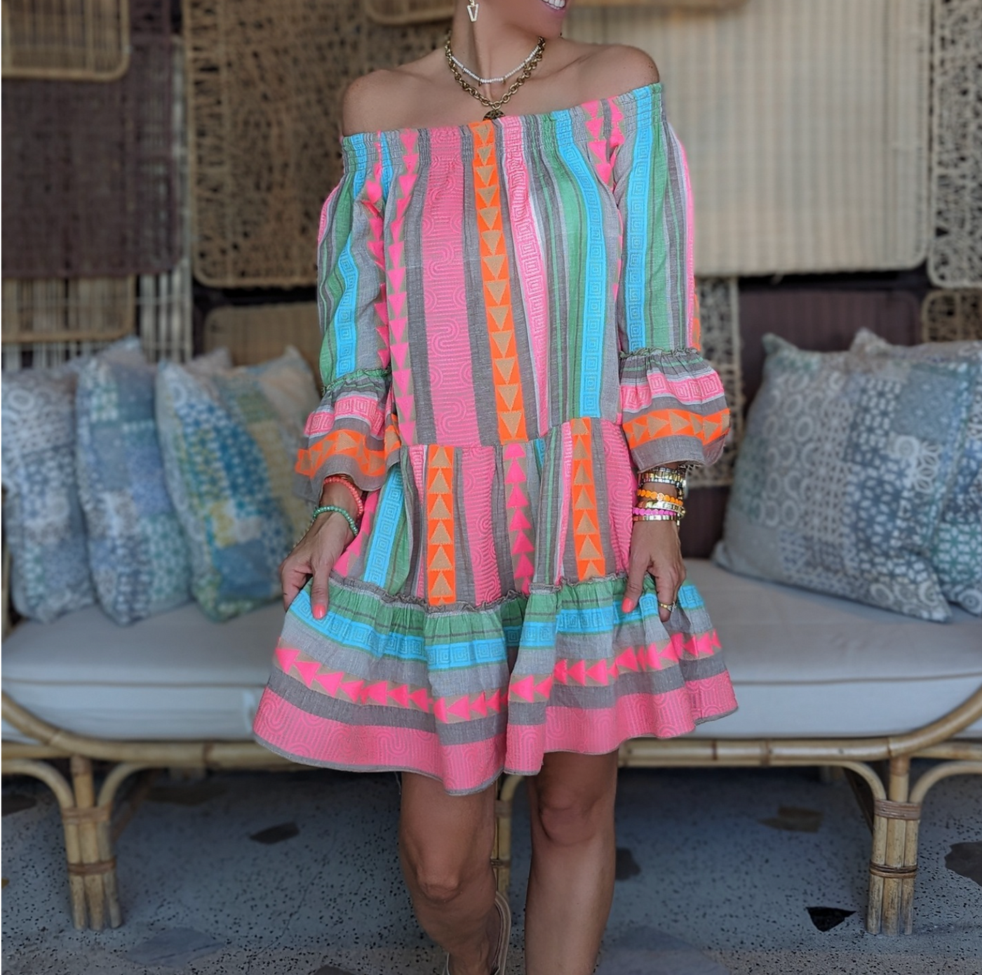 Schönes Schulterfreies Kleid mit Plisseefalten