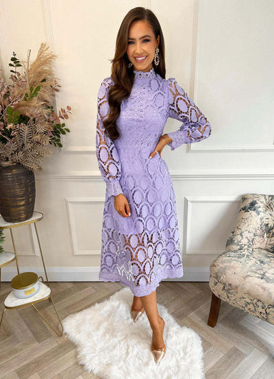 Elegantes Spitzenkleid mit Puffärmeln
