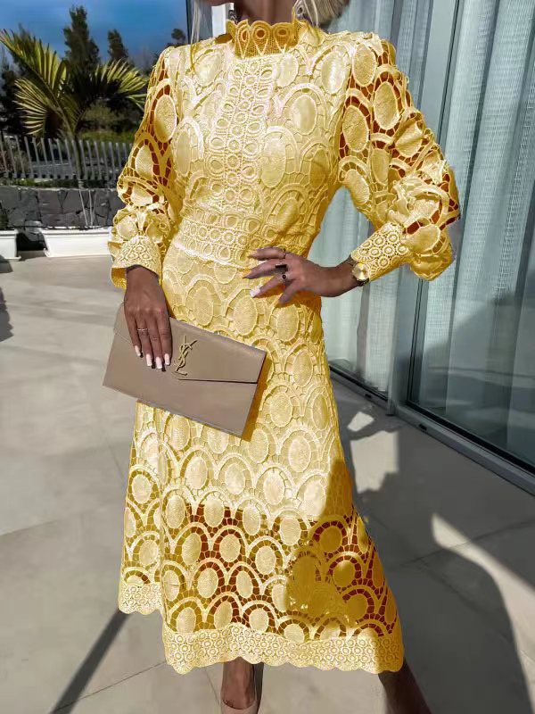 Elegantes Spitzenkleid mit Puffärmeln
