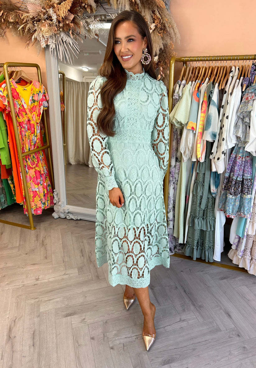 Elegantes Spitzenkleid mit Puffärmeln