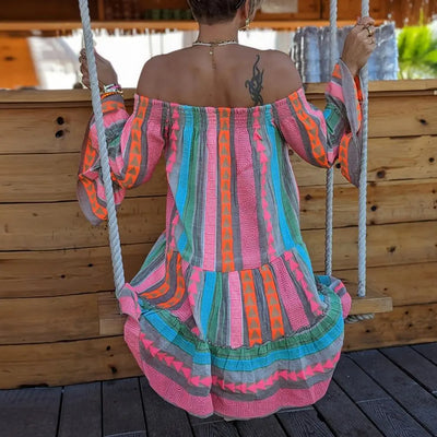Schönes Schulterfreies Kleid mit Plisseefalten