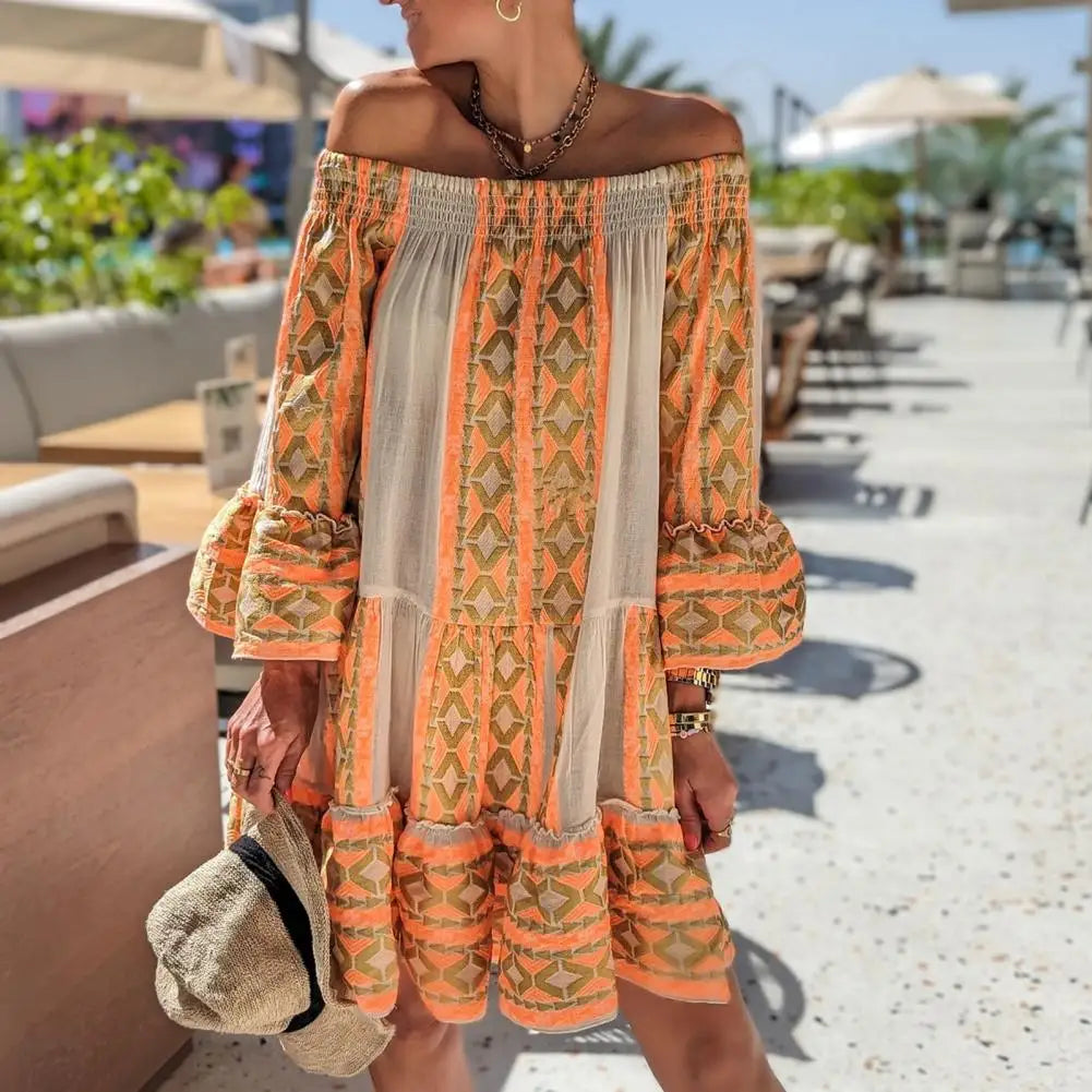 Schönes Schulterfreies Kleid mit Plisseefalten